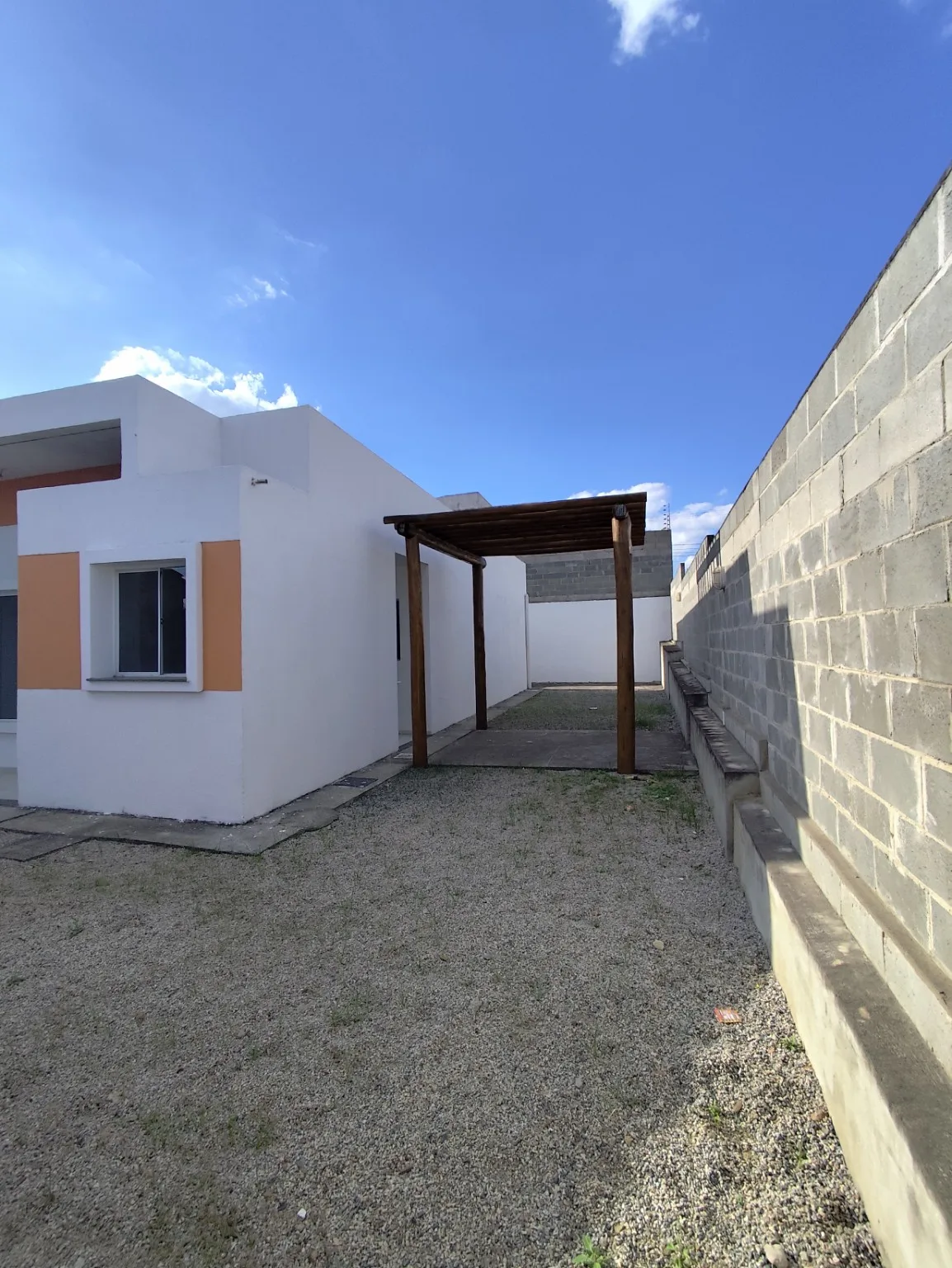 Ambiente 3 — Casa de esquina com espaço para seus planos